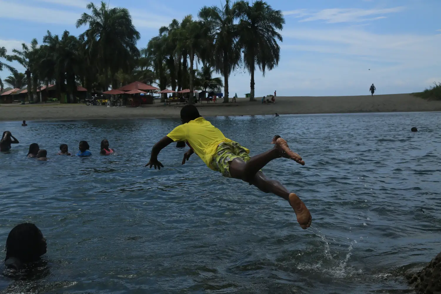 Nadador en Inírida